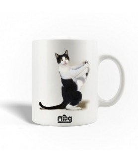 Mug chaton faisant du yoga